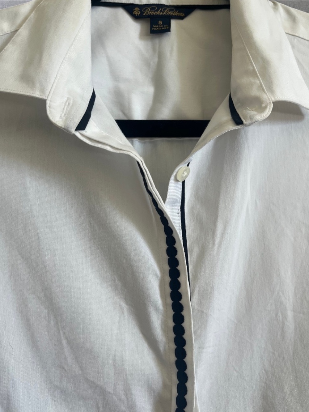 Brooks Brothers White Tailored Button-Down Shirt with Contrast Navy Piping & Cuf - Picture 3 of 6